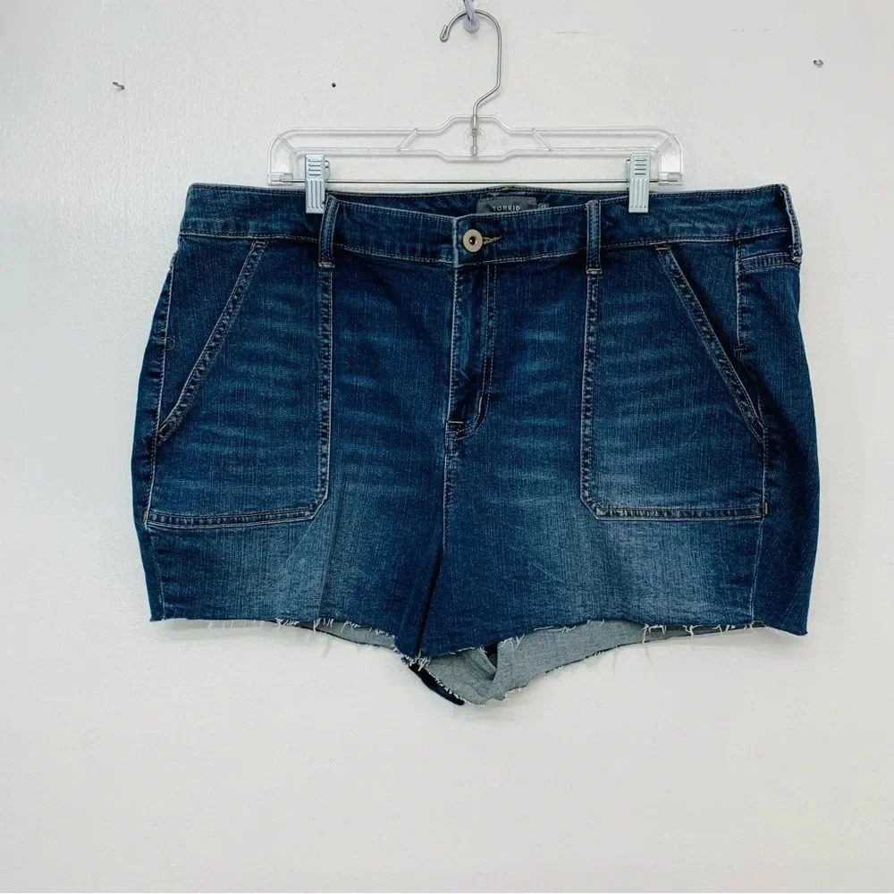 Torid Denim Shorts Womans Size 22 ‎ Blue Cut Off Front Zip Pockets Stretch NEW